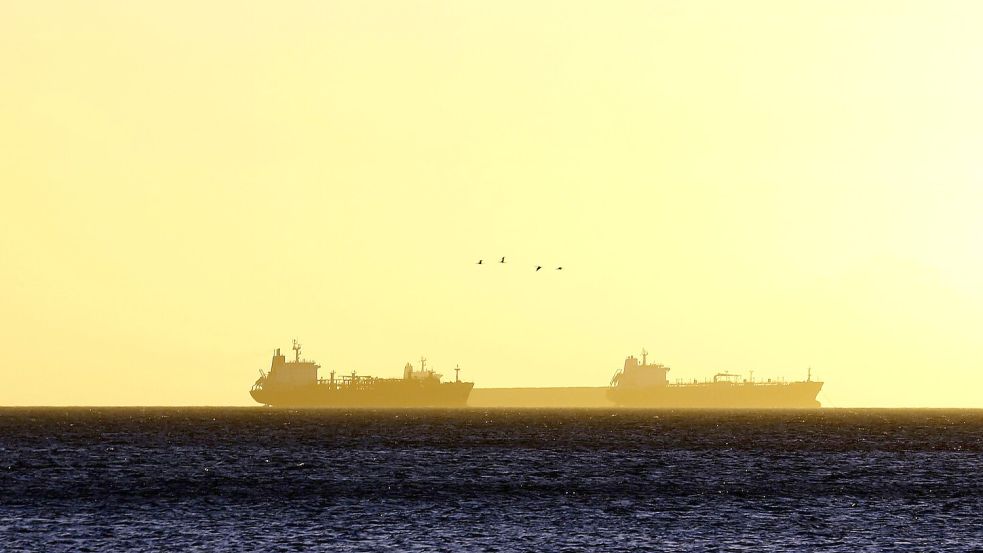 Noch ist unklar, weshalb ein Tanker seinen Kurs änderte. (Symbolbild) Foto: Juan Carlos Hernandez