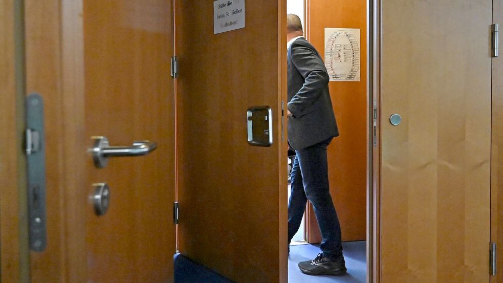 Beratungen hinter verschlossener Tür. Foto: Elisa Schu/dpa