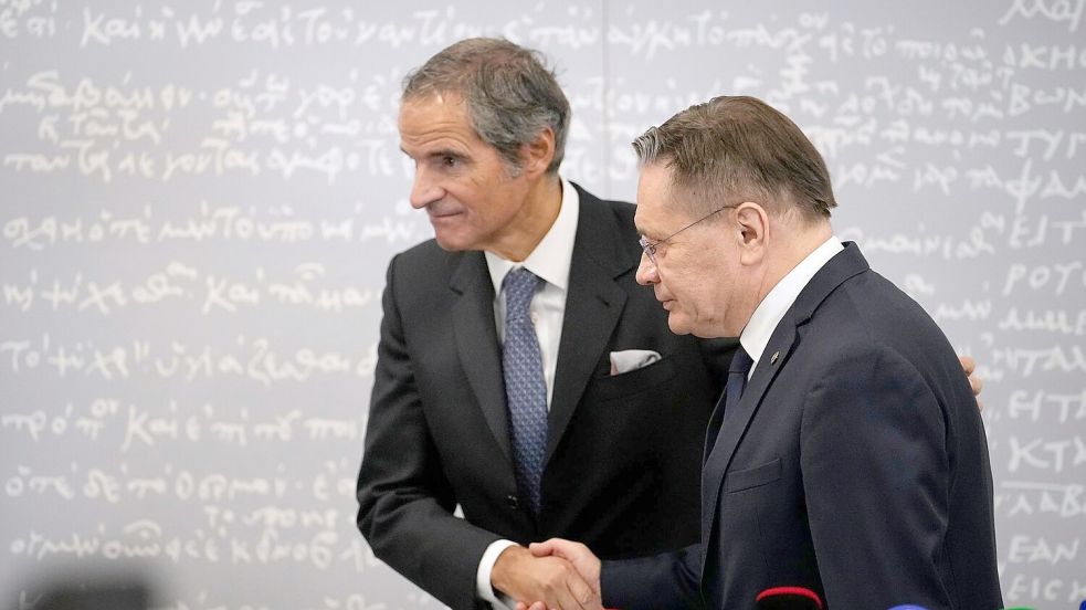IAEA-Chef Grossi ist zuletzt mehrfach nach Russland gereist, wo er auch den Chef der russischen Atombehörde Lichatschow traf. (Archivbild) Foto: Alexander Zemlianichenko/AP/dpa
