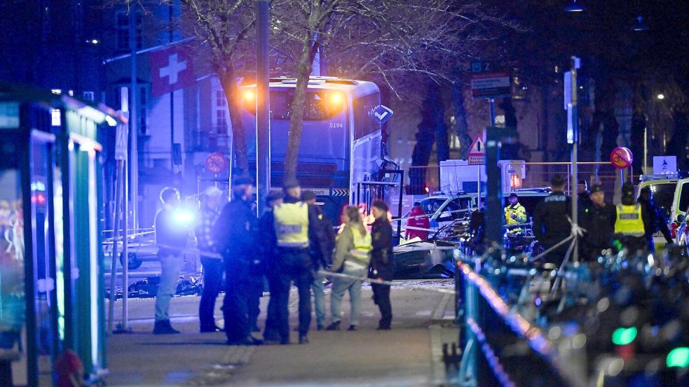 Die Einsatzkräfte waren mit einem Großaufgebot vor Ort. Foto: Henrik Montgomery/TT News Agency