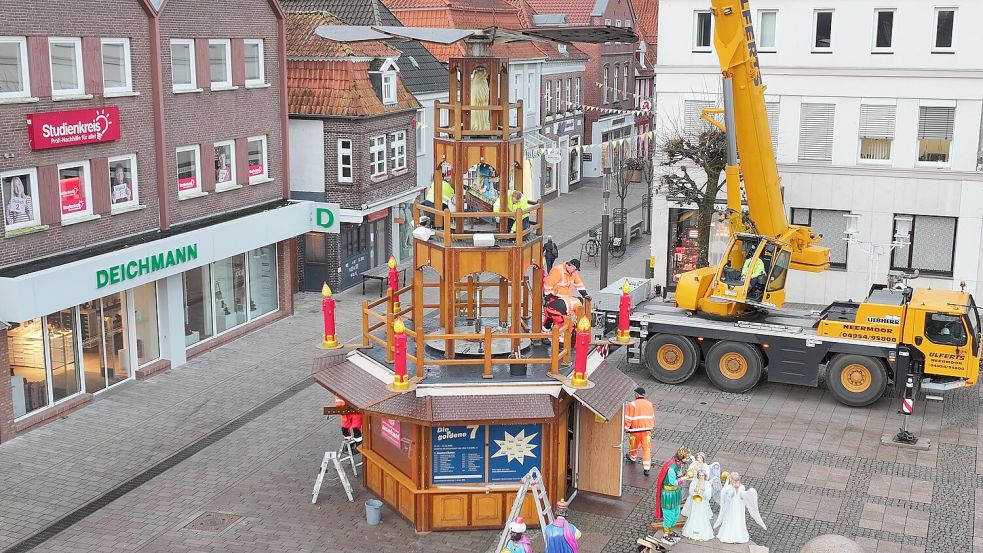Die Weihnachtspyramide ist auch dieses Jahr Dreh- und Angelpunkt der „Goldenen 7“.Foto: Jurij Babanin