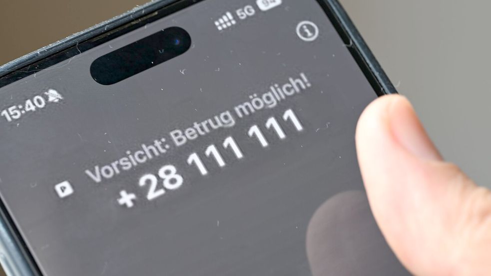 Besser nicht drangehen: Vodafone warnt bei einem Anruf vor einer möglichen Betrugsmasche, hier ein gestelltes Bild mit einer fiktiven Telefonnummer, die Vodafone nur zwischenzeitlich zu technischen Testzwecken geschaltet hatte. Foto: Wolf von Dewitz/dpa