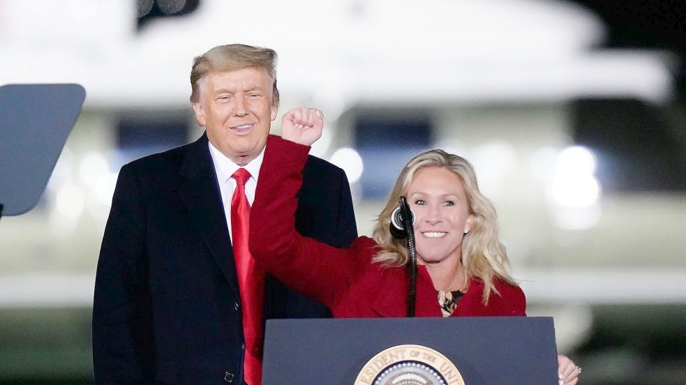 Bild aus glücklicheren Zeiten: „Die Partei gehört ihm“, sagte Greene einst über Trump. (Archivbild) Foto: Brynn Anderson/AP/dpa