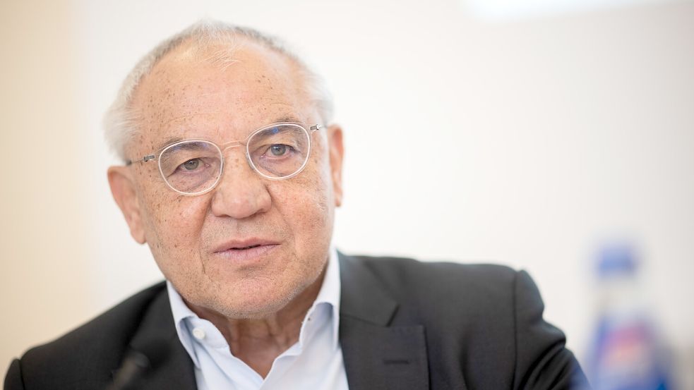 Felix Magath ist erst wenige Tage bei Viktoria Aschaffenburg in der Verantwortung. Foto: dpa/Sebastian Gollnow