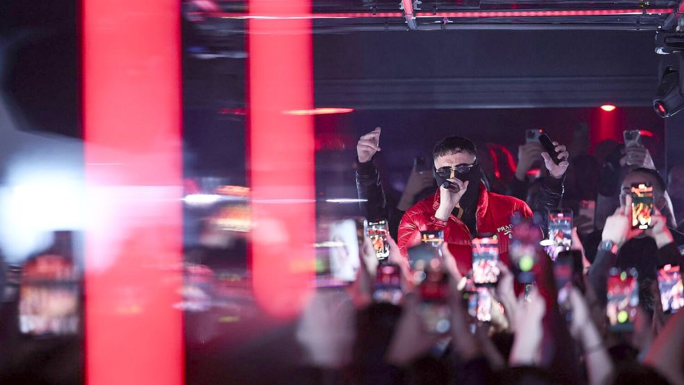 Haftbefehl steht nach Erscheinen seiner Netflix-Doku wieder auf der Bühne. Foto: Hannes P. Albert/dpa