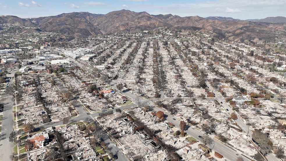 Im vergangenen Januar haben verheerende Brände ganze Viertel von Los Angeles verwüstet. (Archiv) Foto: Jae C. Hong/AP/dpa