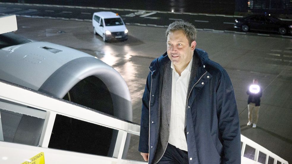 Klingbeil (SPD) reist als erster Minister der schwarz-roten Bundesregierung nach China - Außenminister Johann Wadephul (CDU) hatte seine Reise zuvor verschoben. Foto: Bernd von Jutrczenka/dpa