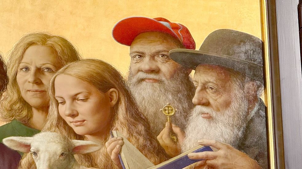 Mit roter Basketballmütze und etwas versteckt: Der Ausschnitt zeigt den deutschen Obdachlosen Burkhard Scheffler als Petrus. Foto: Christoph Sator