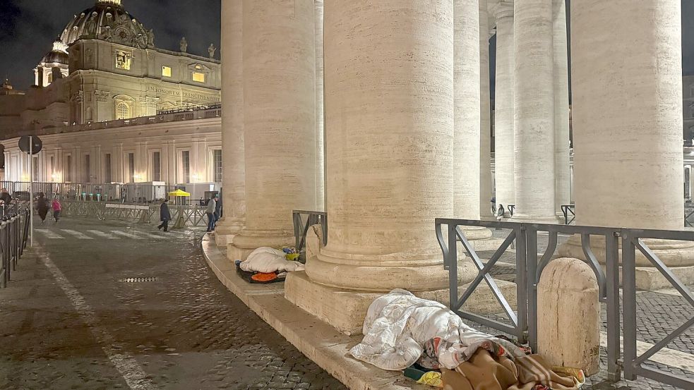 Für die Obdachlosen am Petersplatz werden die Nächte jetzt wieder kalt. Foto: Christoph Sator/dpa
