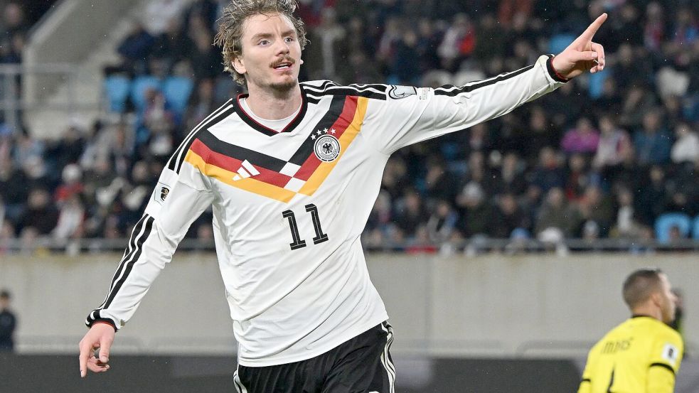 Auch Stürmer Nick Woltemade findet das Jersey, das Deutschland auch bei der WM 2026 tragen will, „Weltklasse“, wie er sagte. (Archivbild) Foto: Federico Gambarini