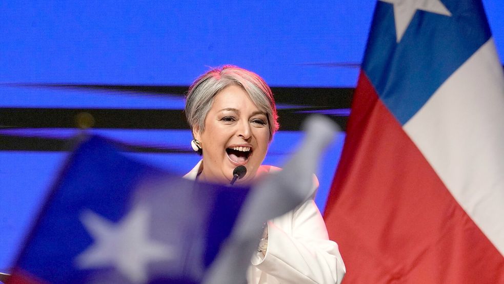 Die Kommunistin Jara hat die erste Wahlrunde knapp gewonnen. Foto: Natacha Pisarenko/AP/dpa