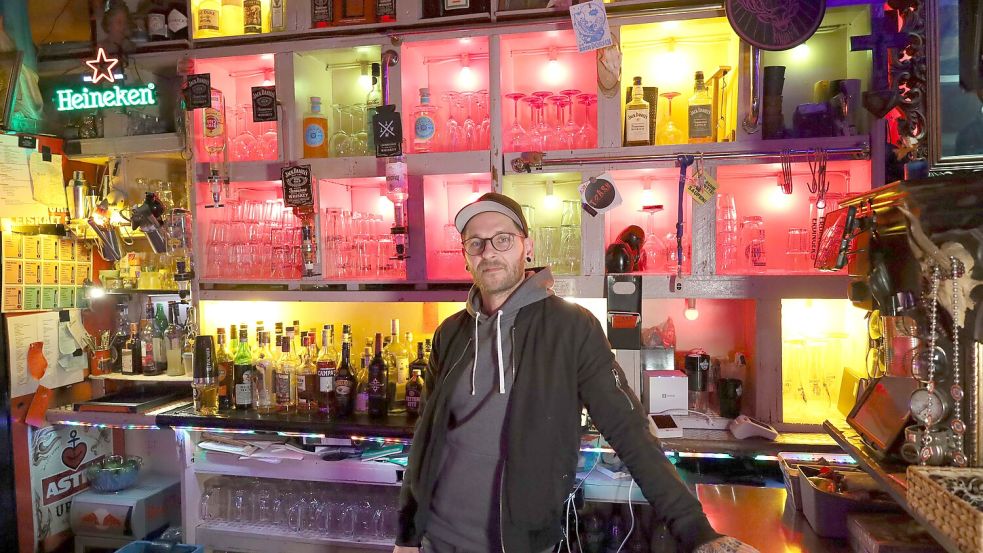 Eine der originellsten Kneipen Osnabrücks ist das Trash. Dort führt Torsten Edom die Geschicke. Foto: Thomas Wübker