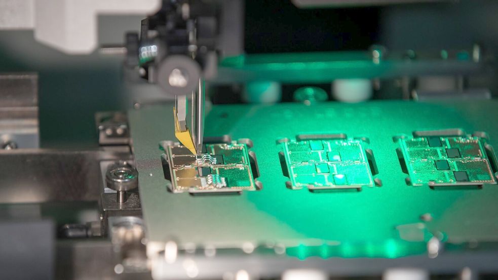 Die Hersteller von Maschinen zur Elektronik-Herstellung schöpfen langsam wieder Hoffnung. (Archivbild) Foto: Daniel Karmann