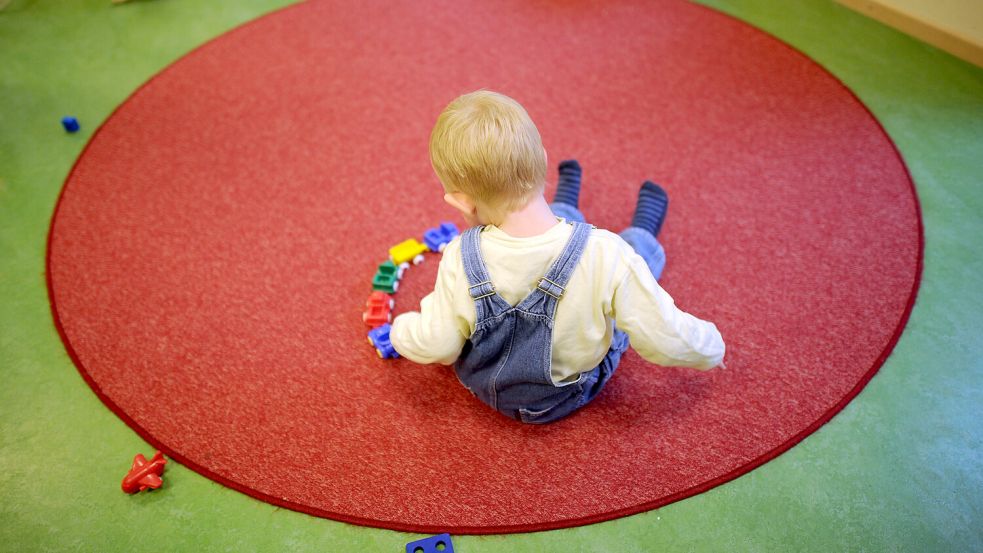 Die meisten Krippen haben keine ausreichende Qualität, sagen die Autorinnen des Buches „Die Krippenlüge“. Foto: dpa/Julian Stratenschulte