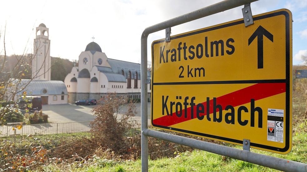 Das Baby war den Angaben zufolge vor einem Kloster in Waldsolms gefunden worden. Foto: Christian Lademann/dpa