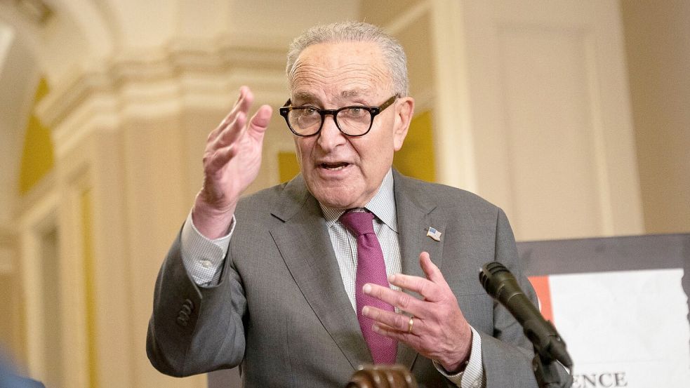 Schumer bediente sich eines Verfahrens namens „unanimous consent“. (Archivbild) Foto: Allison Robbert/AP/dpa