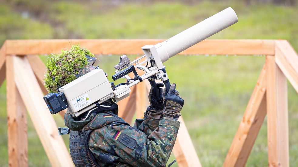 Die Bundeswehr hat die technischen Möglichkeiten zur Drohnenabwehr. Im Inland darf sie allerdings in Friedenszeiten nicht so ohne weiteres tätig werden. (Archivfoto) Foto: Moritz Frankenberg