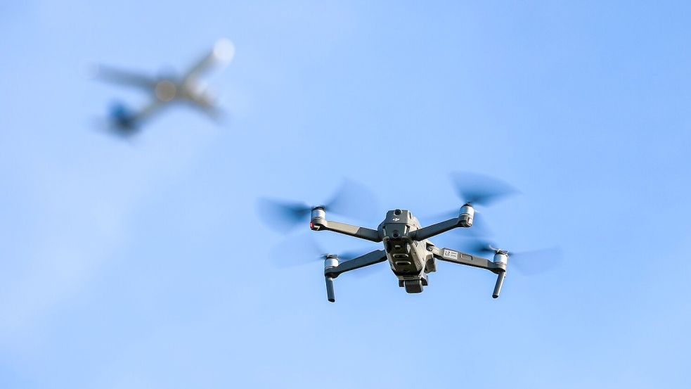 Drohnen über oder direkt neben Flughäfen aufsteigen zu lassen, ist jetzt schon verboten. (Symbolbild) Foto: Jan Woitas