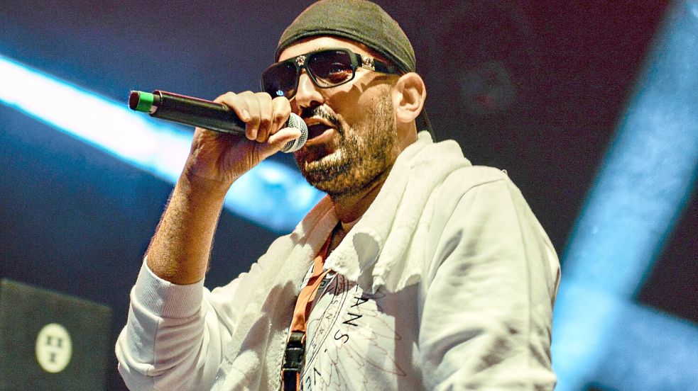„Haftbefehl“, bürgerlich Aykut Anhan, ist ein deutscher Rapper mit kurdichen Wurzeln. Kürzlich verhalf er einem Klassiker von Reinhard Mey zum erneuten Charterfolg. Foto: Imago images/Eibner/Daniel Lakomski