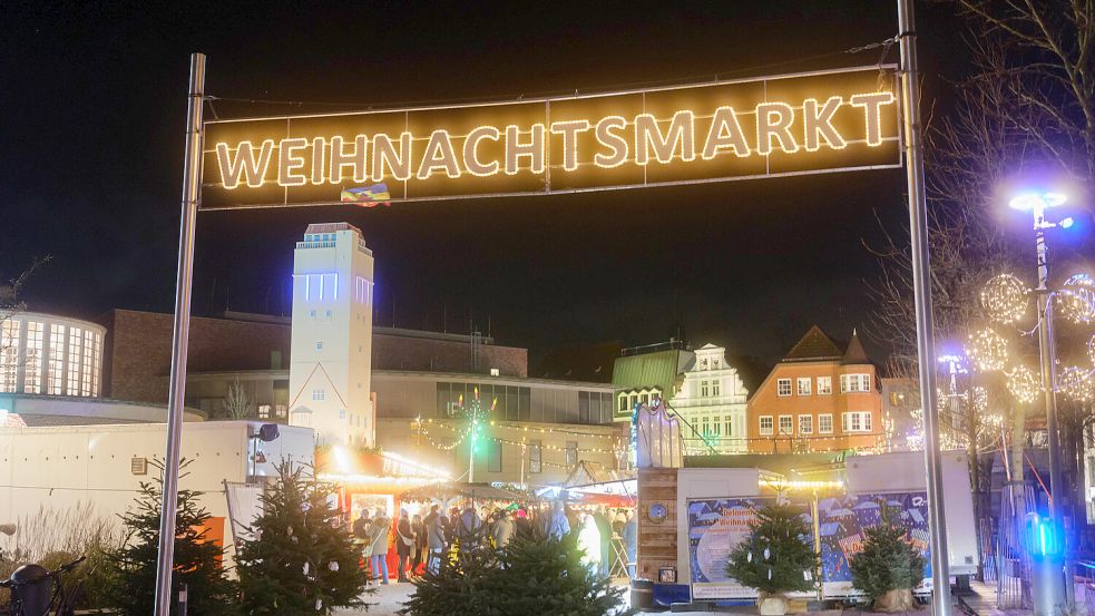 Pünktlich zum ersten Adventswochenende öffnen die Weihnachtsmärkte in der Region ihre Türen. Dann heißt es wieder: Weihnachtsmusik, Glühwein und Schmalzkuchen. Foto: AleX/PHOTO