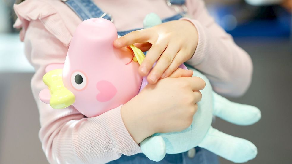 Auf die Echtheit achten: Hersteller und Händler warnen davor, günstige Weihnachtsgeschenke auf Online-Plattformen aus Drittländern zu kaufen. Foto: Daniel Löb