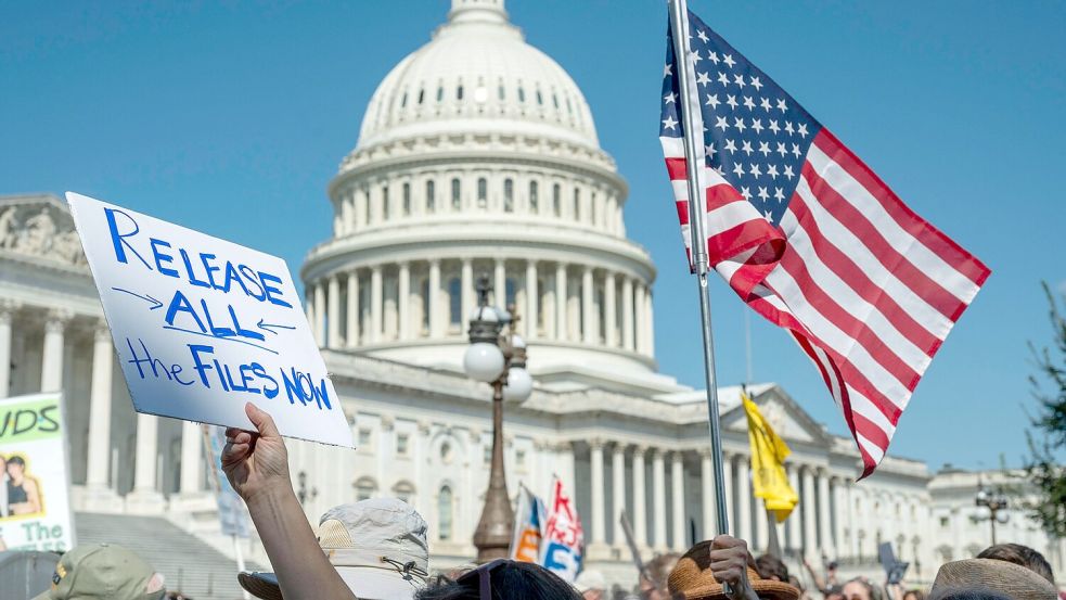 Ein Gesetzentwurf zur Veröffentlichung der Akten hat nun beide Kammern des US-Kongresses passiert. (Archivbild) Foto: Kevin Wolf/AP/dpa