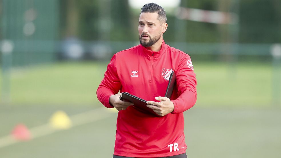 Bleibt am Ellernfeld: Daniel Franziskus. Foto: Jens Doden/Emden