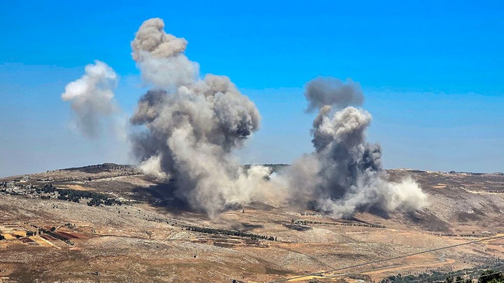 Israel wirft der Hisbollah eine Wiederaufrüstung vor und greift deshalb nahezu täglich Ziele im Nachbarland Libanon an. (Archivbild) Foto: Stringer/dpa