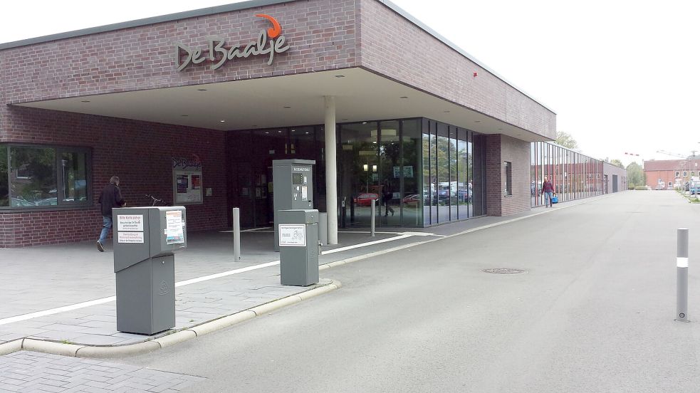 Immer wieder sind die Schranken am Auricher Schwimmbad De Baalje defekt. Nun soll ein neues Parksystem her. Die Umsetzug ist im ersten Halbjahr 2026 geplant. Foto: Archiv/Rebecca Kresse