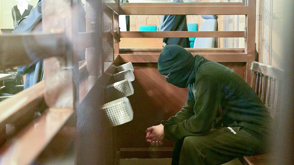 Der 19-Jährige ist unter anderem wegen versuchten Mordes angeklagt. Foto: Sebastian Christoph Gollnow/dpa