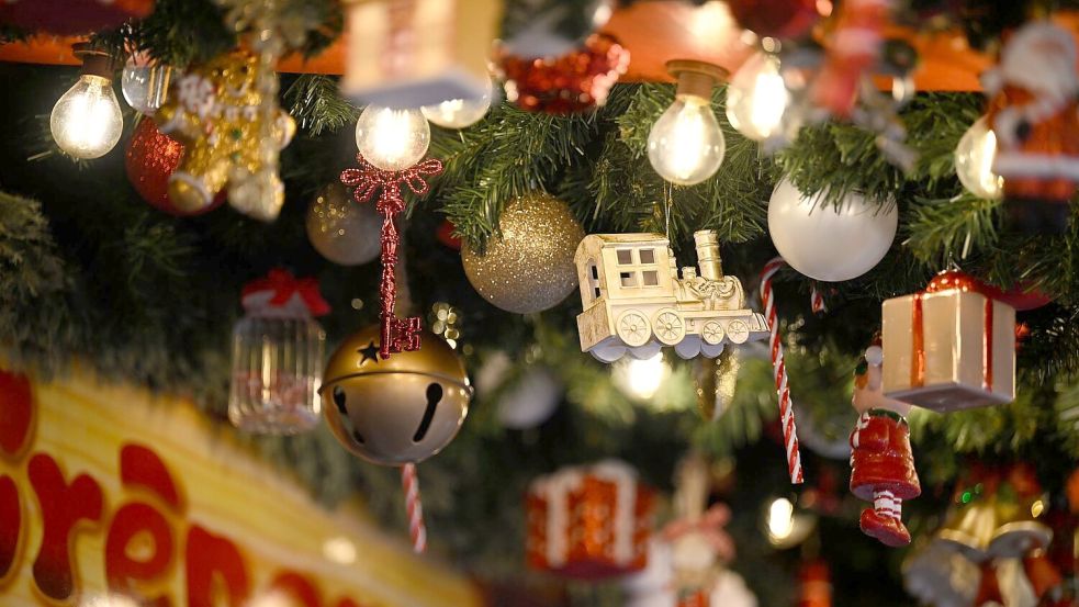 Weihnachtszeit ist auch Dekozeit. Foto: Roberto Pfeil/dpa