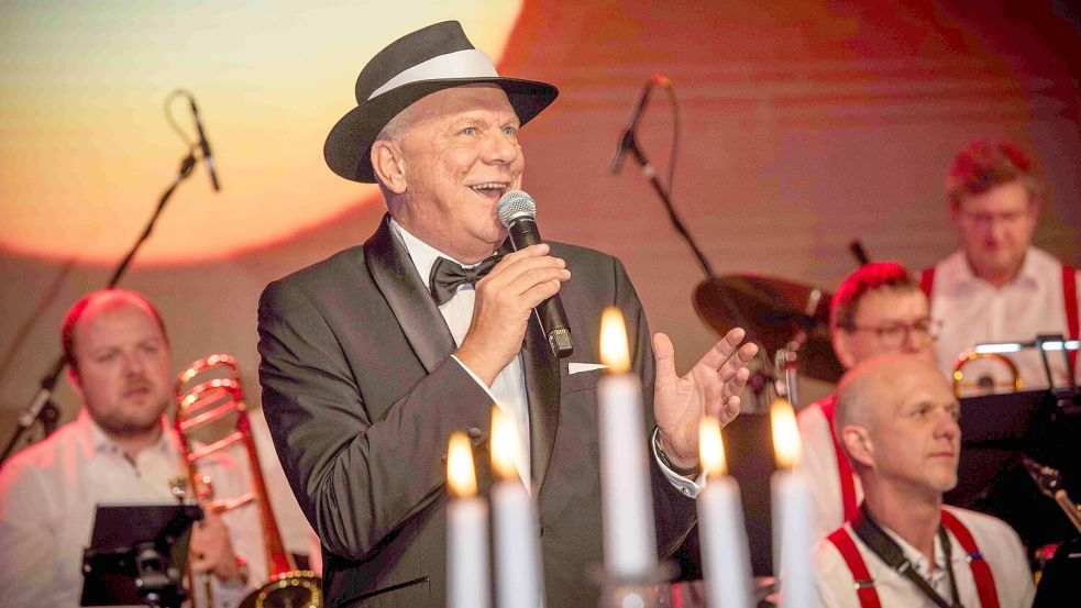 Jens Sörensen schlüpft auf der Bühne in die Rolle des Frank Sinatra. Foto: privat/Archiv