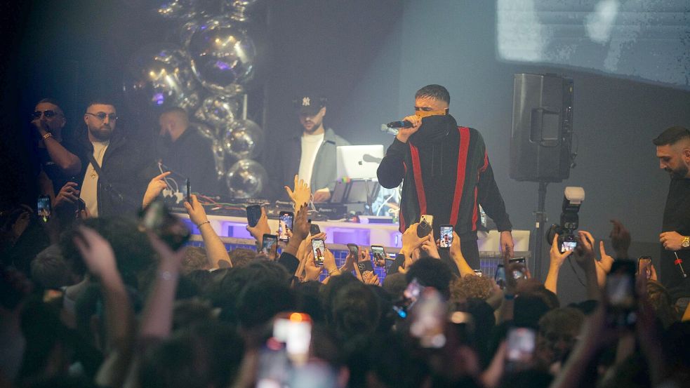 Seit der Veröffentlichung seiner Netflix-Dokumentation ist der Rapper Haftbefehl in aller Munde. Jugendliche können sich besonders dafür begeistern. Foto: Sebastian Dannenberg