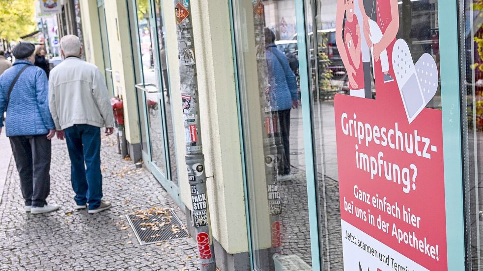 Mit der Grippe- kann man sich auch gleichzeitig die Corona-Impfung verabreichen lassen. (Archivbild) Foto: Jens Kalaene