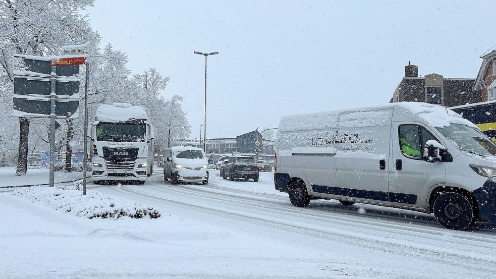 Vor allem in und um Aurich ist am Freitagmorgen Schnee gefallen. Foto: Matthias Hippen