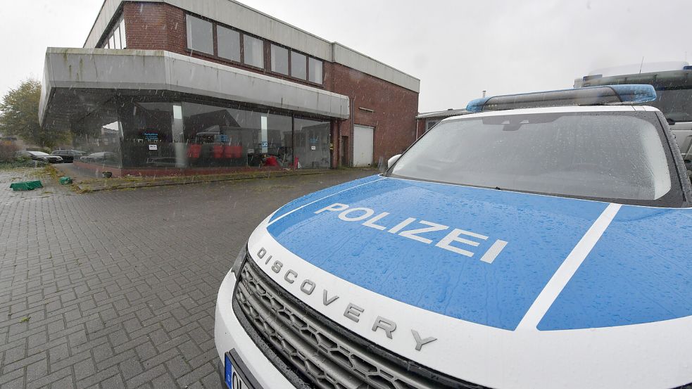 Die Polizei hatte das ehemalige Autohaus zweimal durchsucht – zuerst wegen des Verdachts des Betrugs mit Corona-Tests und später wegen des Verdachts des Subventionsbetrugs. Archivfoto: Ortgies