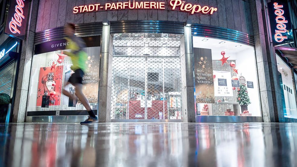 Ein Foto aus schlechten Zeiten: Dezember 2020, wegen eines Corona-Lockdowns blieb auch dieser Pieper-Shop zeitweise geschlossen. Die Shops sind längst wieder geöffnet und bleiben es auch, trotz Insolvenzverfahrens. Foto: Fabian Strauch