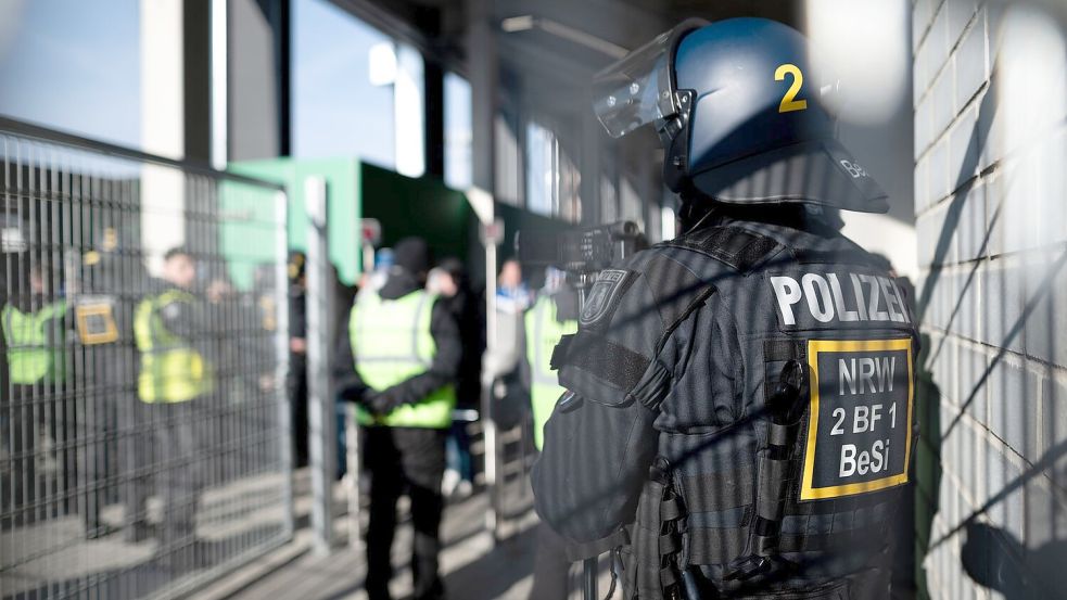 Die Fans stören sich oft auch an der Polizei-Präsenz. Foto: Fabian Strauch