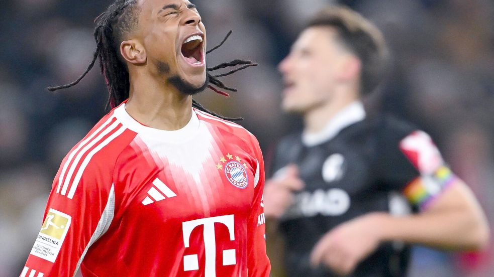 Der bisherige Mann des Spiels: Bayerns Olise zaubert den Ball zum 6:2 ins Netz. Foto: Sven Hoppe
