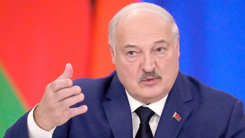 In Belarus hat Machthaber Alexander Lukaschenko erneut Gefangene begnadigt und freigelassen - diesmal 31 Ukraine. (Archivbild) Foto: Alexander Zemlianichenko/AP/dpa