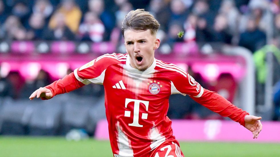 Der Jüngste geht voran: Lennart Karl jubelt nach seinem Tor zum 1:2. Foto: Sven Hoppe