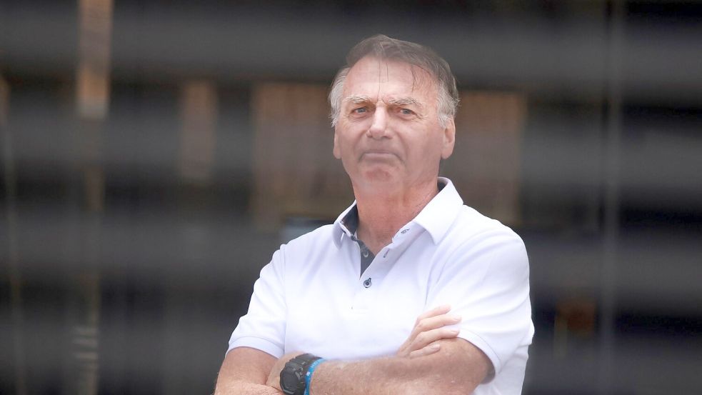 Bolsonaro stand wegen Verstößen gegen gerichtliche Auflagen unter Hausarrest. (Archivbild) Foto: Luis Nova/AP/dpa
