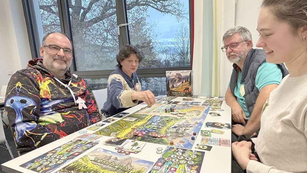 Mit ordentlich Ausstattung ging es an diesem Tisch in die Sierra Nevada. Foto: Karin Böhmer