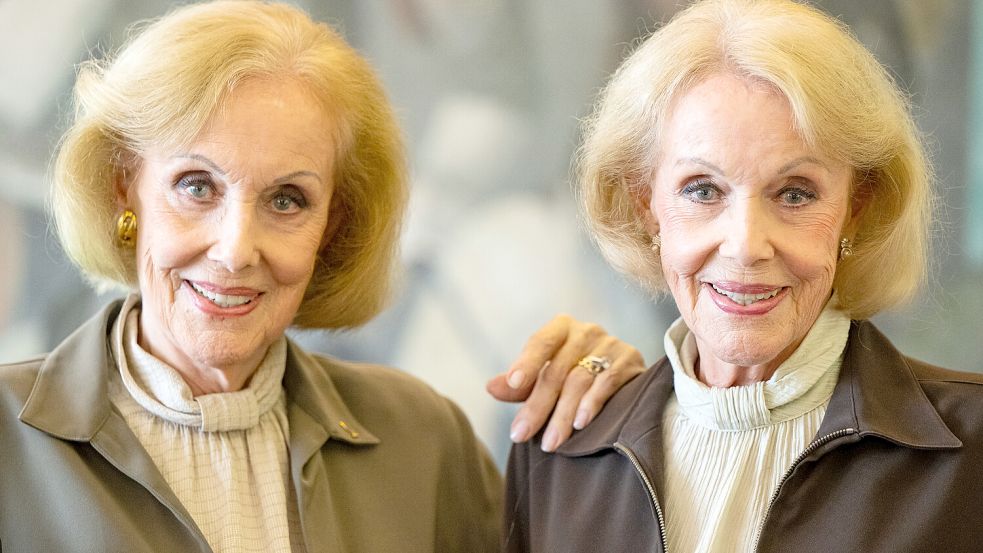 Die Kessler-Zwillinge, Alice (links) und Ellen Kessler, haben sich am 17. November bei München das Leben genommen. Foto: dpa/Lennart Preiss