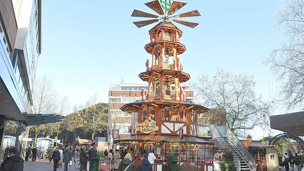 Es weihnachtet in Leer: Der Weihnachtsmarkt ist eröffnet. Foto: Bodo Wolters