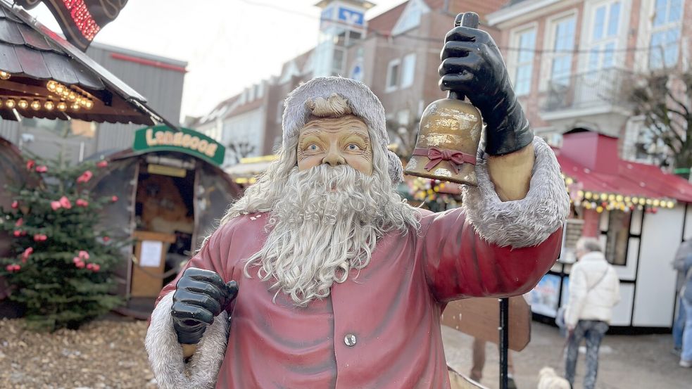 Ho! Ho! Ho! Ab dem 1. Dezember kommt der Weihnachtsmann höchstpersönlich zu Besuch auf den Auricher Weihnachtsmarkt. Foto: Pia Pentzlin