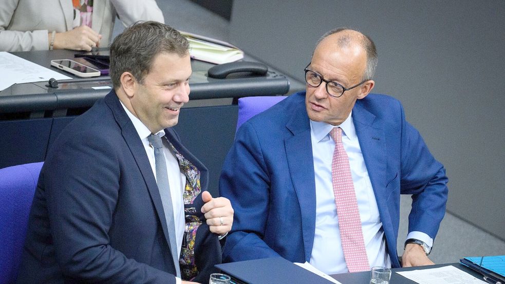 Am Dienstag Klingbeil, am Mittwoch Merz: Vizekanzler und Kanzler reden in der Haushaltswoche im Bundestag. Foto: Bernd von Jutrczenka/dpa
