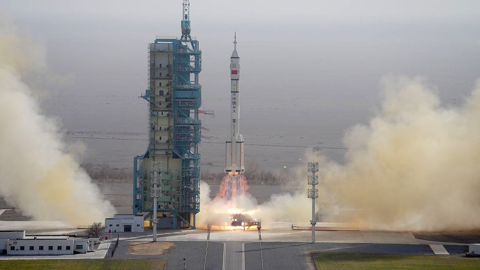 China hat früher als geplant die „Shenzhou 22“ ins All geschickt. Foto: Li Minggang/XinHua/dpa