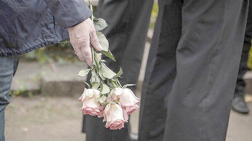 Es gibt kaum ein sensibleres Zusammenkommen als eine Beerdigung. Logisch, dass Gäste nicht unangenehm auffallen möchten. Foto: Pixabay