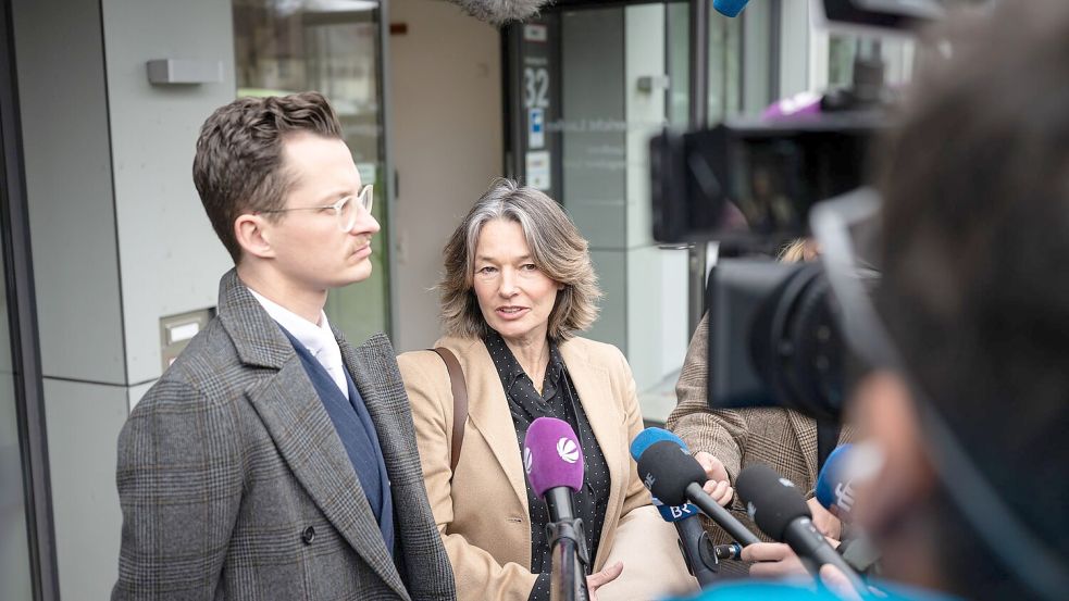 Die Anwälte des Angeklagten, Yves Georg und Regina Rick, forderten nach dem Urteil weitere Konsequenzen. Foto: Lukas Barth-Tuttas